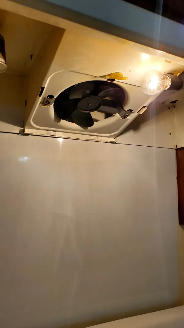The same range hood vent clean, with a clear fan and a bright light